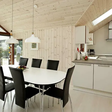 Four-bedroom Holiday In 53