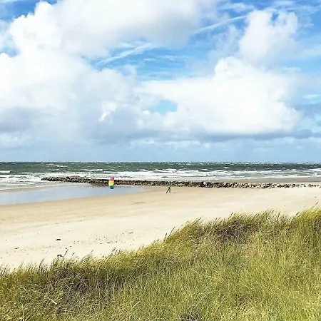 Four-bedroom Holiday In 53 * Blavand