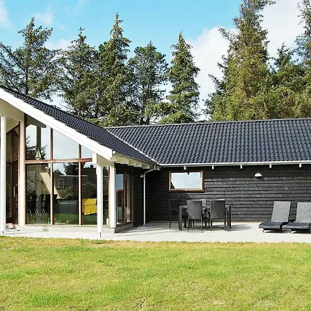 Four-bedroom Holiday In 53 Blavand