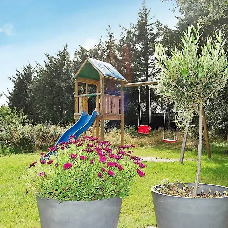 Four-bedroom Holiday In 53 Holiday home
